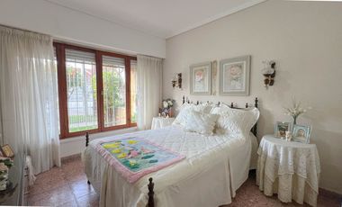 Venta casa 5 ambientes con parque Punta Mogotes