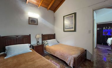 Venta casa 5 ambientes con parque Punta Mogotes