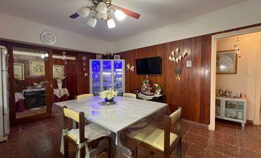 Venta casa 5 ambientes con parque Punta Mogotes