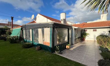Venta casa 5 ambientes con parque Punta Mogotes