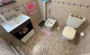 Venta casa 5 ambientes con parque Punta Mogotes