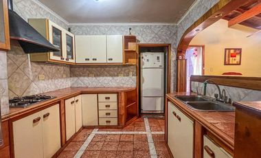 VENTA CASA 4 AMBIENTE PARQUE PARRILLA CRED PERMUTA