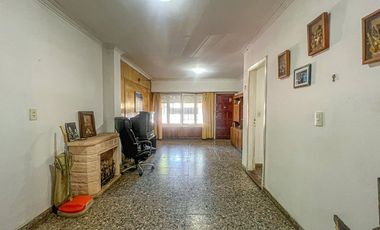 VENTA CASA 4 AMBIENTE PARQUE PARRILLA CRED PERMUTA