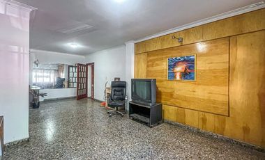 VENTA CASA 4 AMBIENTE PARQUE PARRILLA CRED PERMUTA