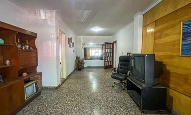VENTA CASA 4 AMBIENTE PARQUE PARRILLA CRED PERMUTA