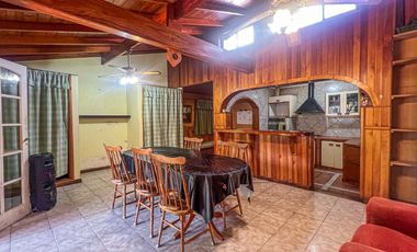 VENTA CASA 4 AMBIENTE PARQUE PARRILLA CRED PERMUTA
