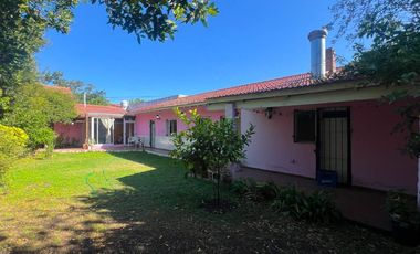 VENTA CASA 4 AMBIENTE PARQUE PARRILLA CRED PERMUTA