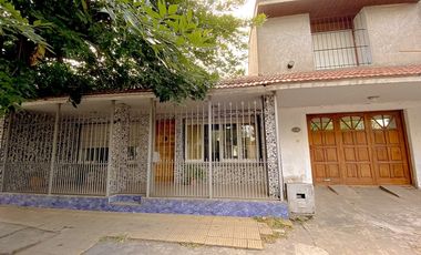 VENTA CASA 4 AMBIENTE PARQUE PARRILLA CRED PERMUTA