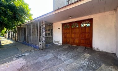 VENTA CASA 4 AMBIENTE PARQUE PARRILLA CRED PERMUTA