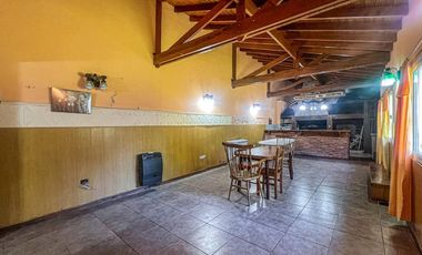 VENTA CASA 4 AMBIENTE PARQUE PARRILLA CRED PERMUTA