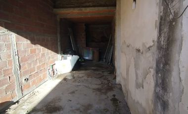VENTA CASA 3 AMB FCIO. VARELA AMPLIO TERRENO
