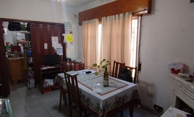 VENTA CASA 3 AMB FCIO. VARELA AMPLIO TERRENO