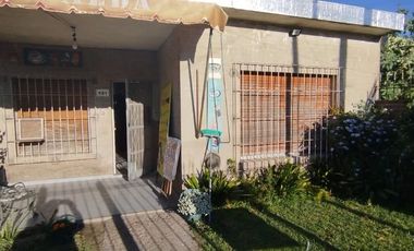 VENTA CASA 3 AMB FCIO. VARELA AMPLIO TERRENO