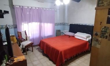 VENTA CASA 3 AMB FCIO. VARELA AMPLIO TERRENO