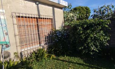 VENTA CASA 3 AMB FCIO. VARELA AMPLIO TERRENO