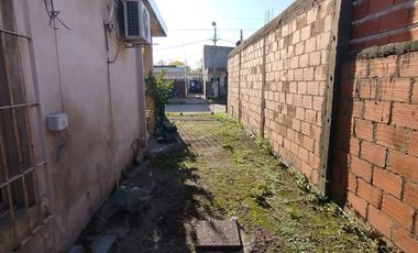 VENTA CASA 3 AMB FCIO. VARELA AMPLIO TERRENO