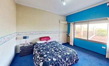 VENTA CASA 6 AMBIENTES EZPELETA