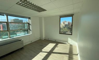 Oficina en Arriendo en Marchant Pereira / metro Pedro de Valdivia