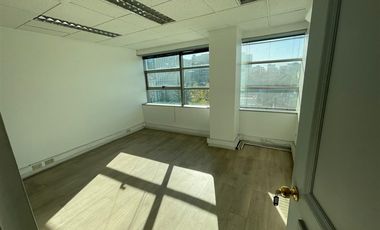 Oficina en Arriendo en Marchant Pereira / metro Pedro de Valdivia
