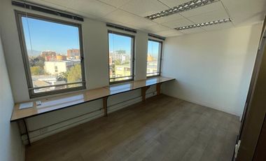 Oficina en Arriendo en Marchant Pereira / metro Pedro de Valdivia