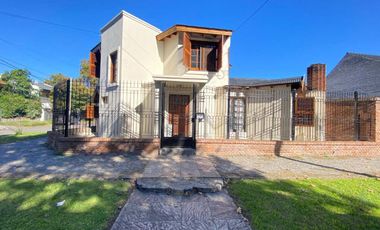 VENTA CASA 5 AMBIENTES LOMAS DE ZAMORA - PERMUTA