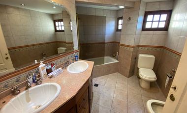 VENTA CASA 5 AMBIENTES LOMAS DE ZAMORA - PERMUTA