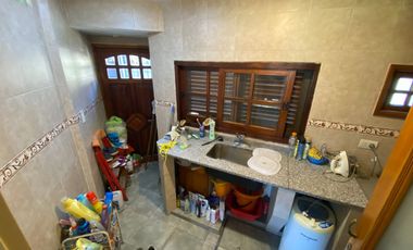 VENTA CASA 5 AMBIENTES LOMAS DE ZAMORA - PERMUTA