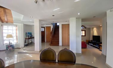 VENTA CASA 5 AMBIENTES LOMAS DE ZAMORA - PERMUTA