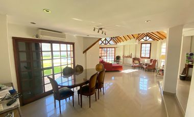 VENTA CASA 5 AMBIENTES LOMAS DE ZAMORA - PERMUTA