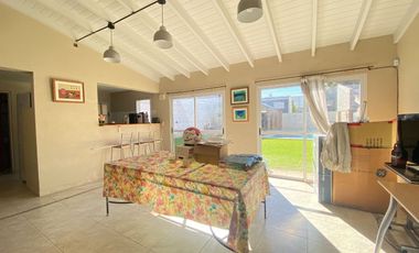 VENTA CASA 5 AMBIENTES LOMAS DE ZAMORA - PERMUTA