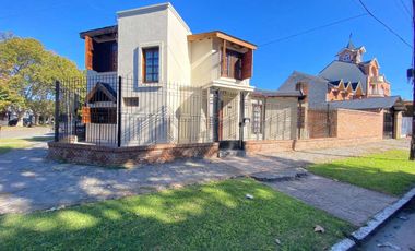 VENTA CASA 5 AMBIENTES LOMAS DE ZAMORA - PERMUTA