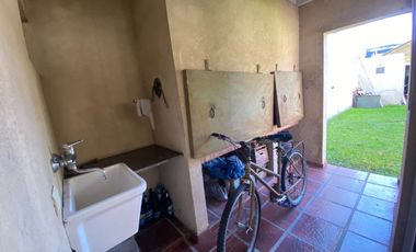 VENTA CASA 5 AMBIENTES LOMAS DE ZAMORA - PERMUTA