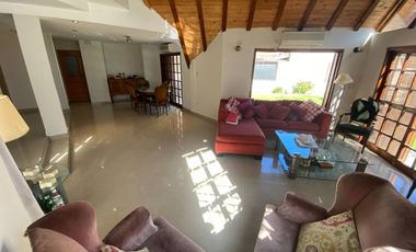 VENTA CASA 5 AMBIENTES LOMAS DE ZAMORA - PERMUTA