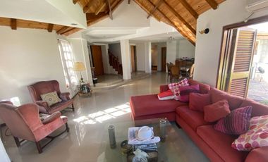 VENTA CASA 5 AMBIENTES LOMAS DE ZAMORA - PERMUTA