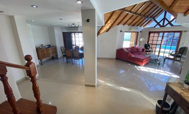 VENTA CASA 5 AMBIENTES LOMAS DE ZAMORA - PERMUTA