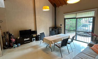 CASA 5 AMBIENTES EN VENTA EN MORENO CON PILETA