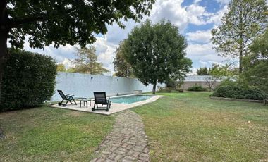 CASA 5 AMBIENTES EN VENTA EN MORENO CON PILETA