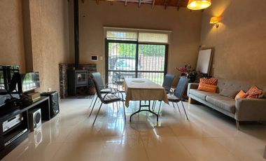 CASA 5 AMBIENTES EN VENTA EN MORENO CON PILETA