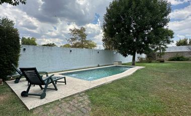 CASA 5 AMBIENTES EN VENTA EN MORENO CON PILETA