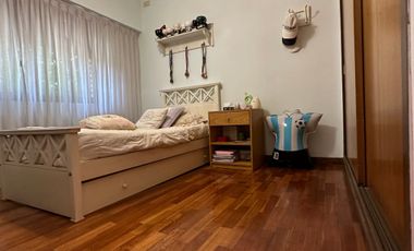 CASA 5 AMBIENTES EN VENTA EN MORENO CON PILETA