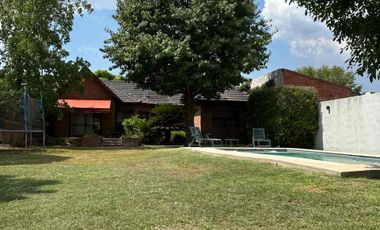 CASA 5 AMBIENTES EN VENTA EN MORENO CON PILETA