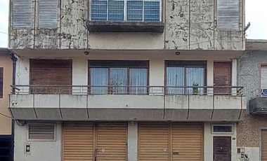 VENTA GALPÓN CON CASA 6 AMBIENTES EZPELETA