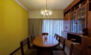 VENTA GALPÓN CON CASA 6 AMBIENTES EZPELETA