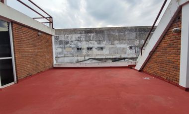 VENTA GALPÓN CON CASA 6 AMBIENTES EZPELETA