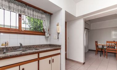 CASA 3 AMB. CON COCHERA, QUINCHO Y CUARTO DE SERV.