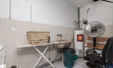 CASA 3 AMB. CON COCHERA, QUINCHO Y CUARTO DE SERV.