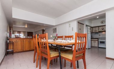 CASA 3 AMB. CON COCHERA, QUINCHO Y CUARTO DE SERV.
