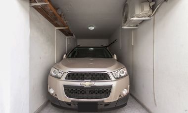 CASA 3 AMB. CON COCHERA, QUINCHO Y CUARTO DE SERV.