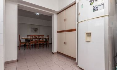 CASA 3 AMB. CON COCHERA, QUINCHO Y CUARTO DE SERV.