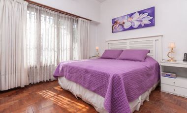 CASA 3 AMB. CON COCHERA, QUINCHO Y CUARTO DE SERV.